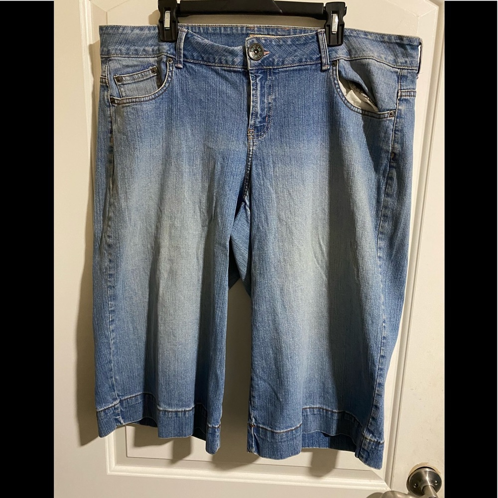 Lei knee length Bermuda shorts